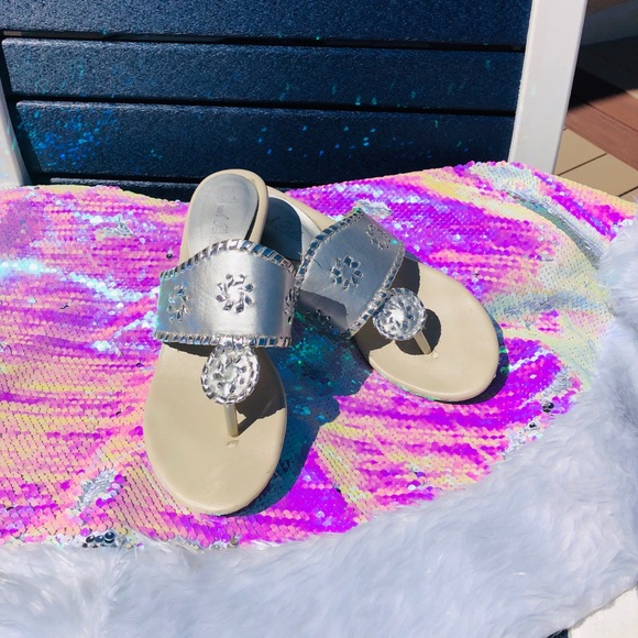 💜BEAUTIFUL SILVER SANDALS💜 - Picture 6 of 7